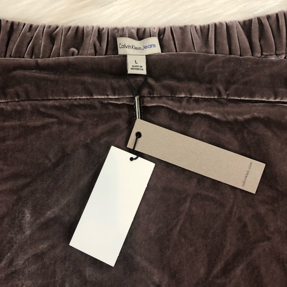 Calvin Klein velvet off the shoulder top - Picture 4 of 4